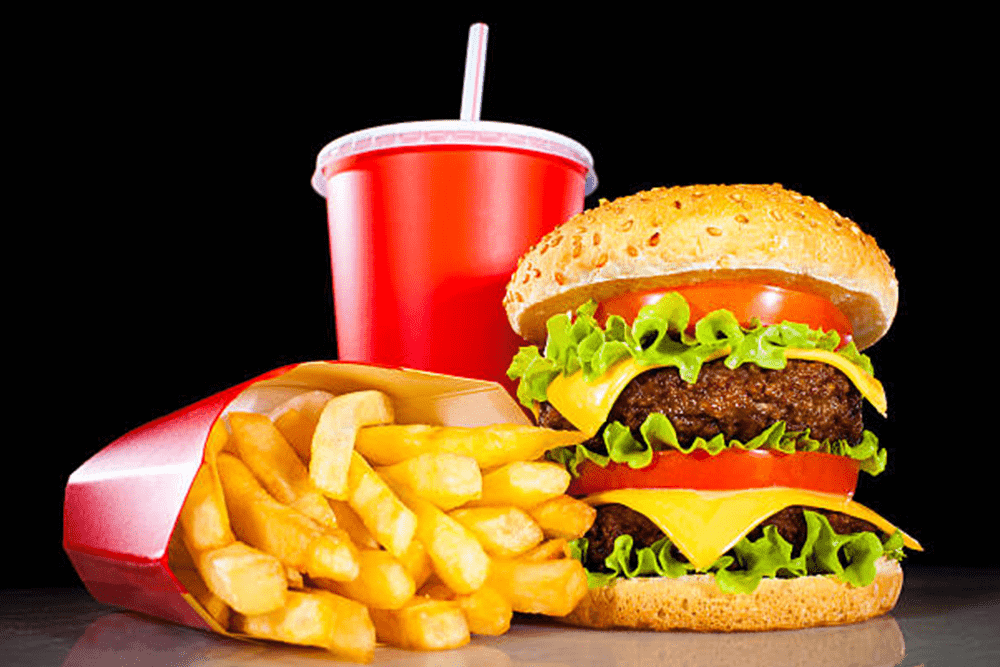 Alimentos de fast food ilustrando a necessidade de buscar alimentos nutritivos na dieta do dia a dia.